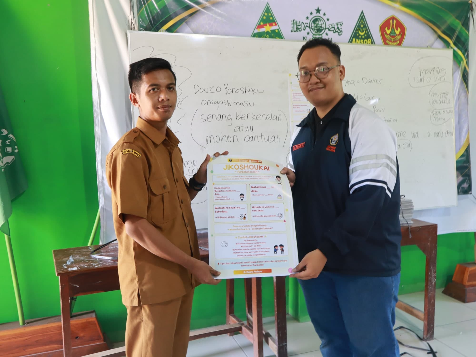 Foto: Edukasi Bahasa Asing: Mahasiswa KKN Universitas Diponegoro Ajarkan Jikoshoukai Bahasa Jepang bagi Siswa SMP NU 1 Wonosamodro