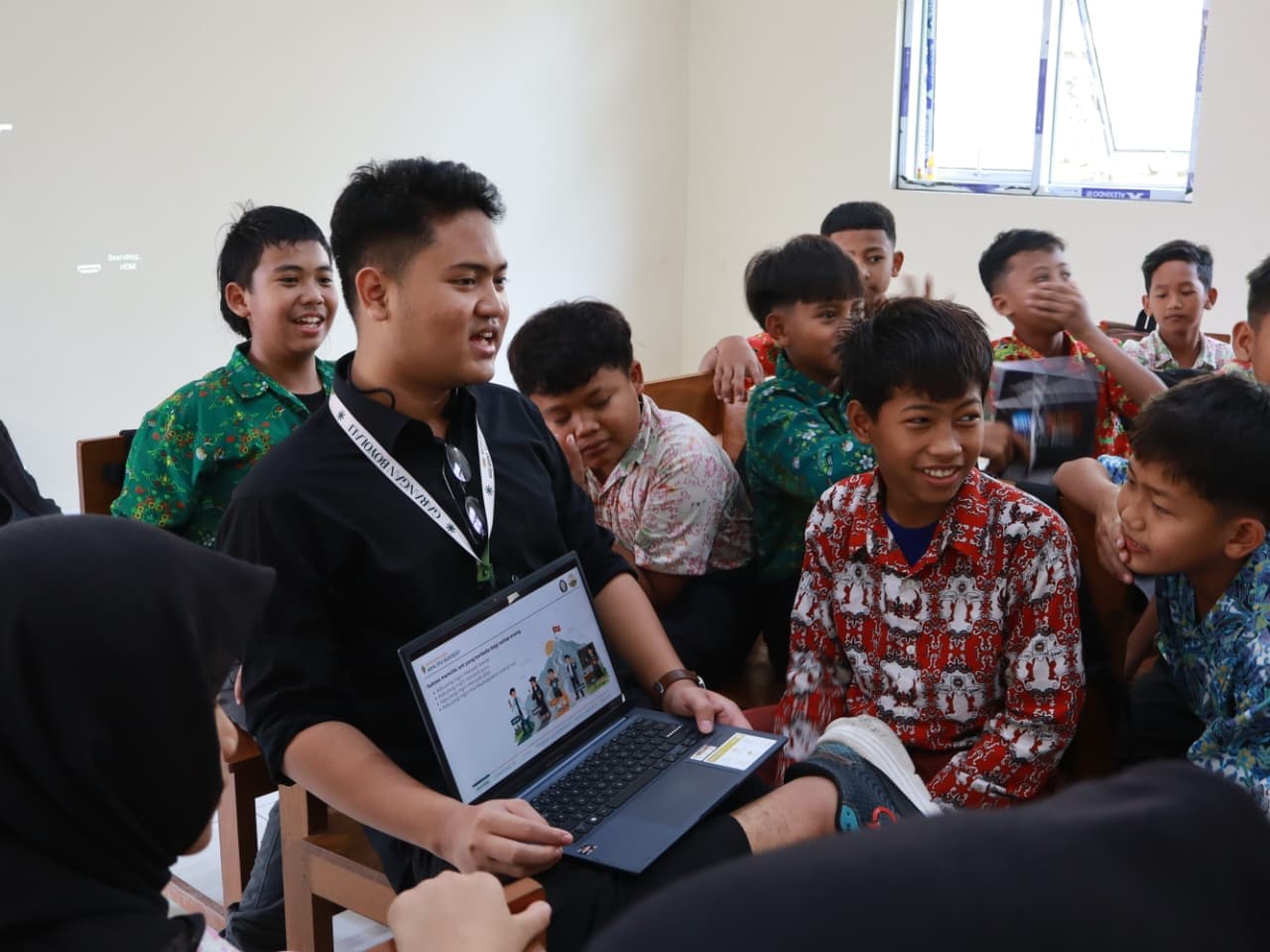 Mahasiswa KKN Undip Edukasi Budaya Menabung dan Produktif untuk Anak Desa Garangan